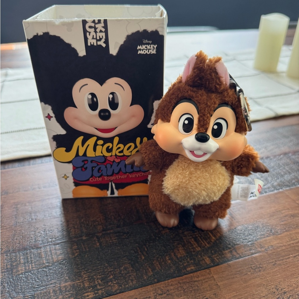 Disney Pop Mart Mickey & Family Keychain - Chip